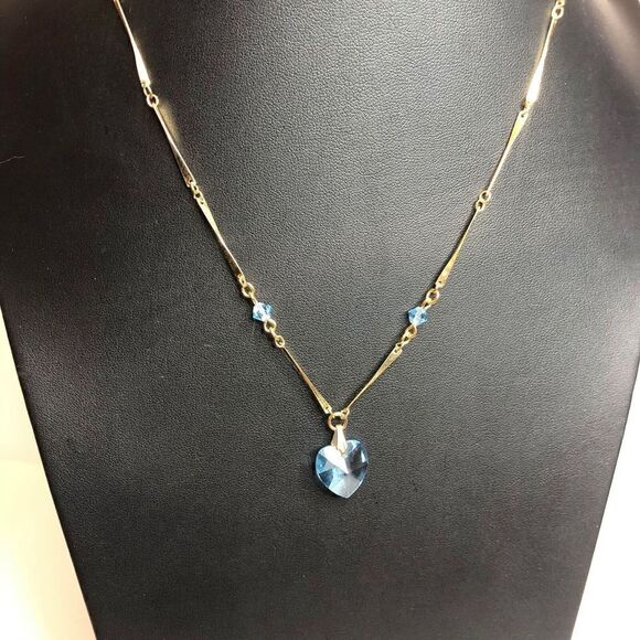 596 Paradise Goldtone blue crystal heart pendant necklace - Picture 1 of 2
